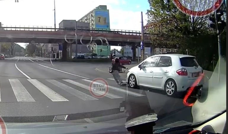 Potrącenie chłopca na hulajnodze w Gdyni. Kierowca wjechał w niego na czerwonym Zdjęcie główne wpisu