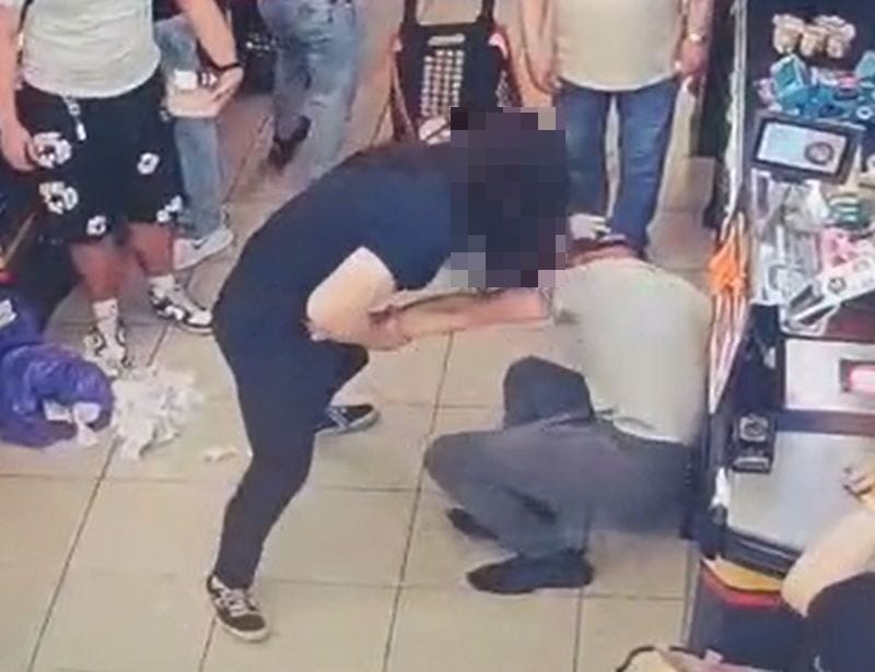 Gruba awantura w Biedronce. Recydywista chciał ukraść wódkę, doszło do szarpaniny z ochroną Zdjęcie główne wpisu