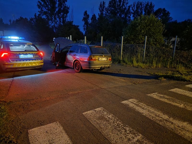 Zgasił światła, by ukryć się przed patrolem. 19-letni kierowca BMW bez uprawnień i pod wpływem Zdjęcie główne wpisu