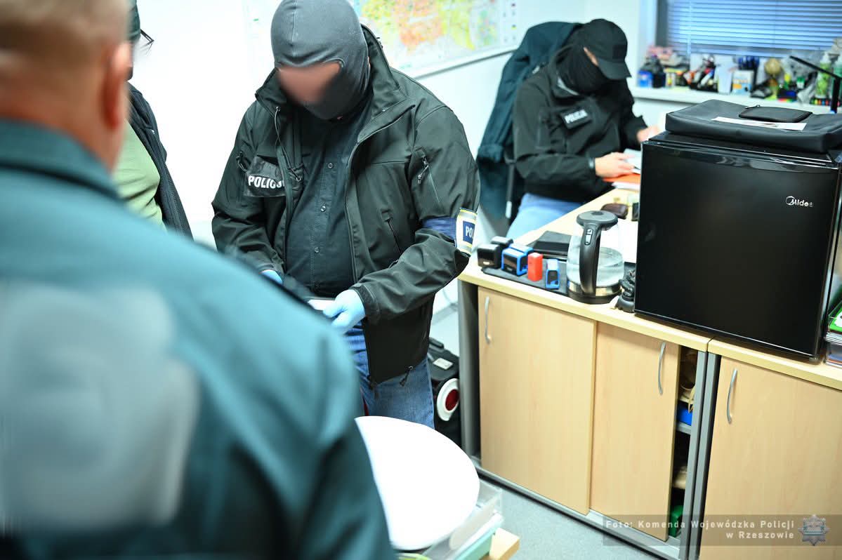 35 zarzutów korupcyjnych dla inspektora ITD z Podkarpacia. Brał łapówki od kierowców i zrobił z tego stałe źródło dochodu Zdjęcie główne wpisu