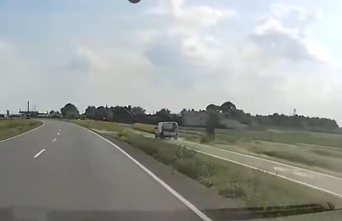 Rajd po ścieżce rowerowej 70 km/h. Skoro rowerzyści mogą drogami to czemu nie odwrotnie? Zdjęcie główne wpisu