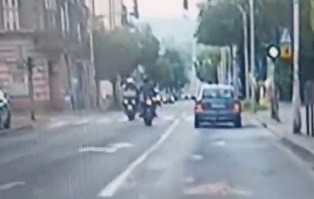 Jechał na jednym kole. Zauważyli go policjanci i odebrali prawo jazdy Zdjęcie główne wpisu