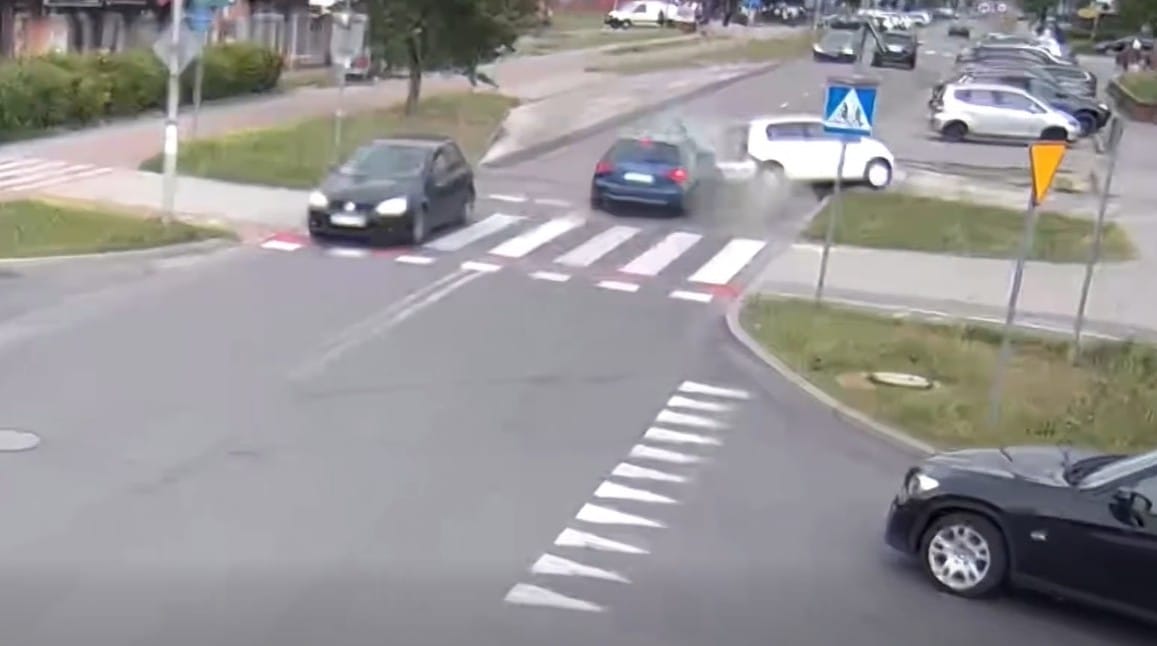 Dwa promile, zakaz za kółkiem i 200 gramów narkotyków w aucie. Ucieczkę 27-latka udaremnił policjant na wolnym Zdjęcie główne wpisu
