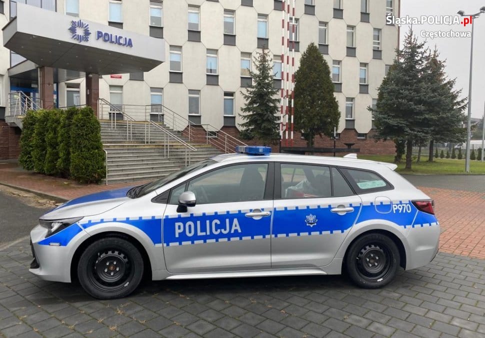 5-latek ze złamaną nogą wyszedł nocą na klatkę i wołał o pomoc. Matka miała prawie 2 promile Zdjęcie główne wpisu