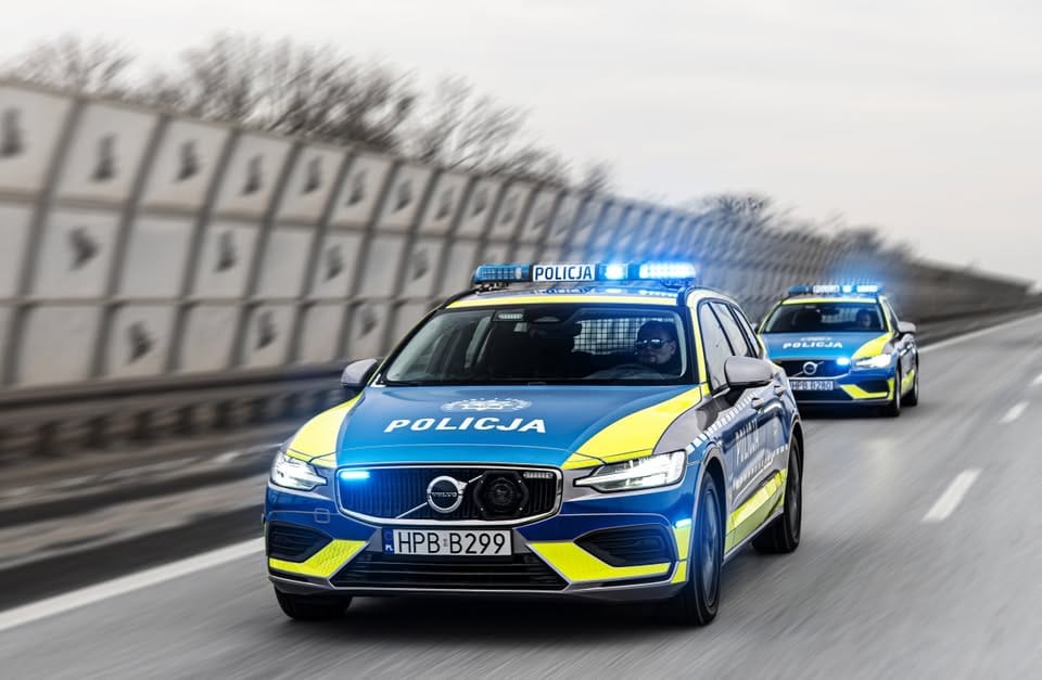 Rodzinna tragedia w Lutyni. Nie żyje 20-letnia kobieta, jej matka walczy o życie Zdjęcie główne wpisu