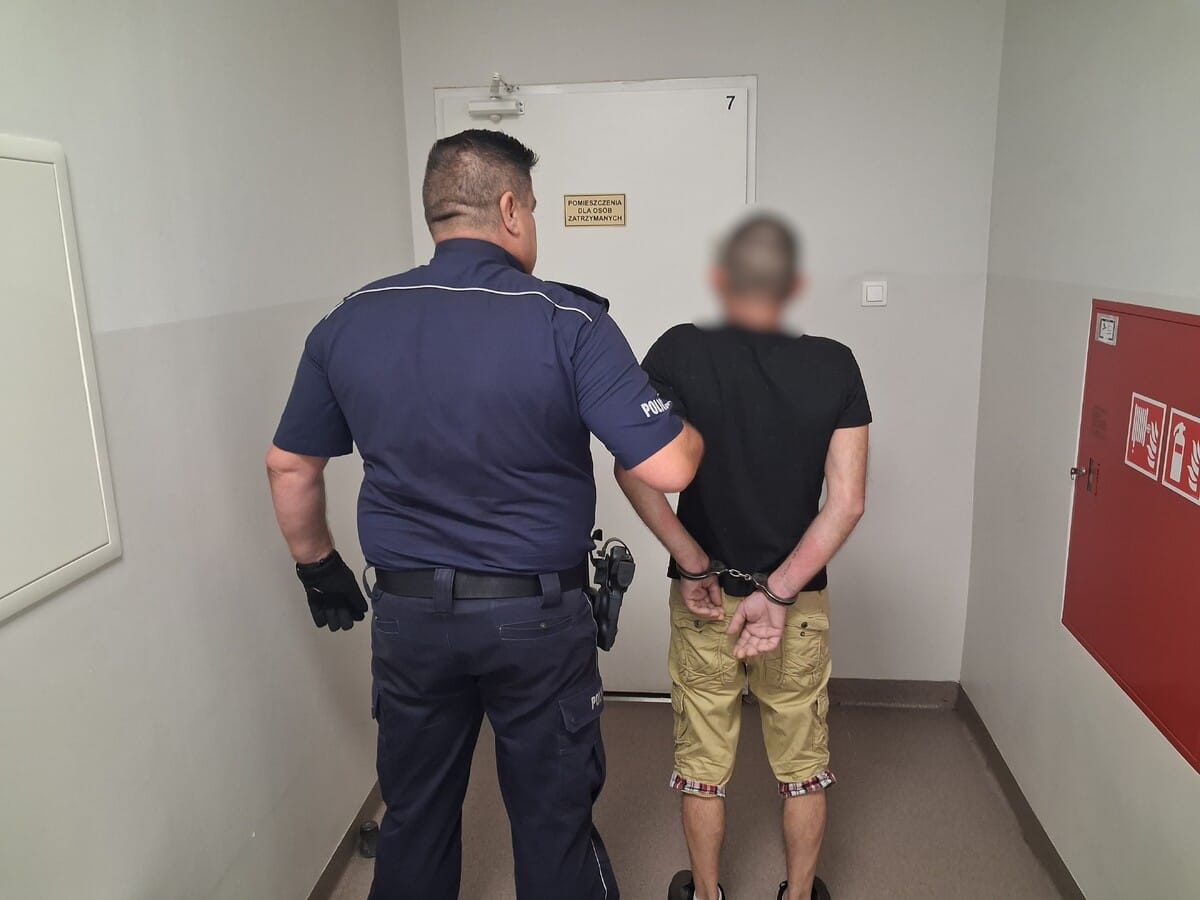 Wskoczył do stawu, żeby uniknąć odpowiedzialności. Obywatel Ukrainy miał 2,2 promila i dożywotni zakaz prowadzenia w drodze Zdjęcie główne wpisu