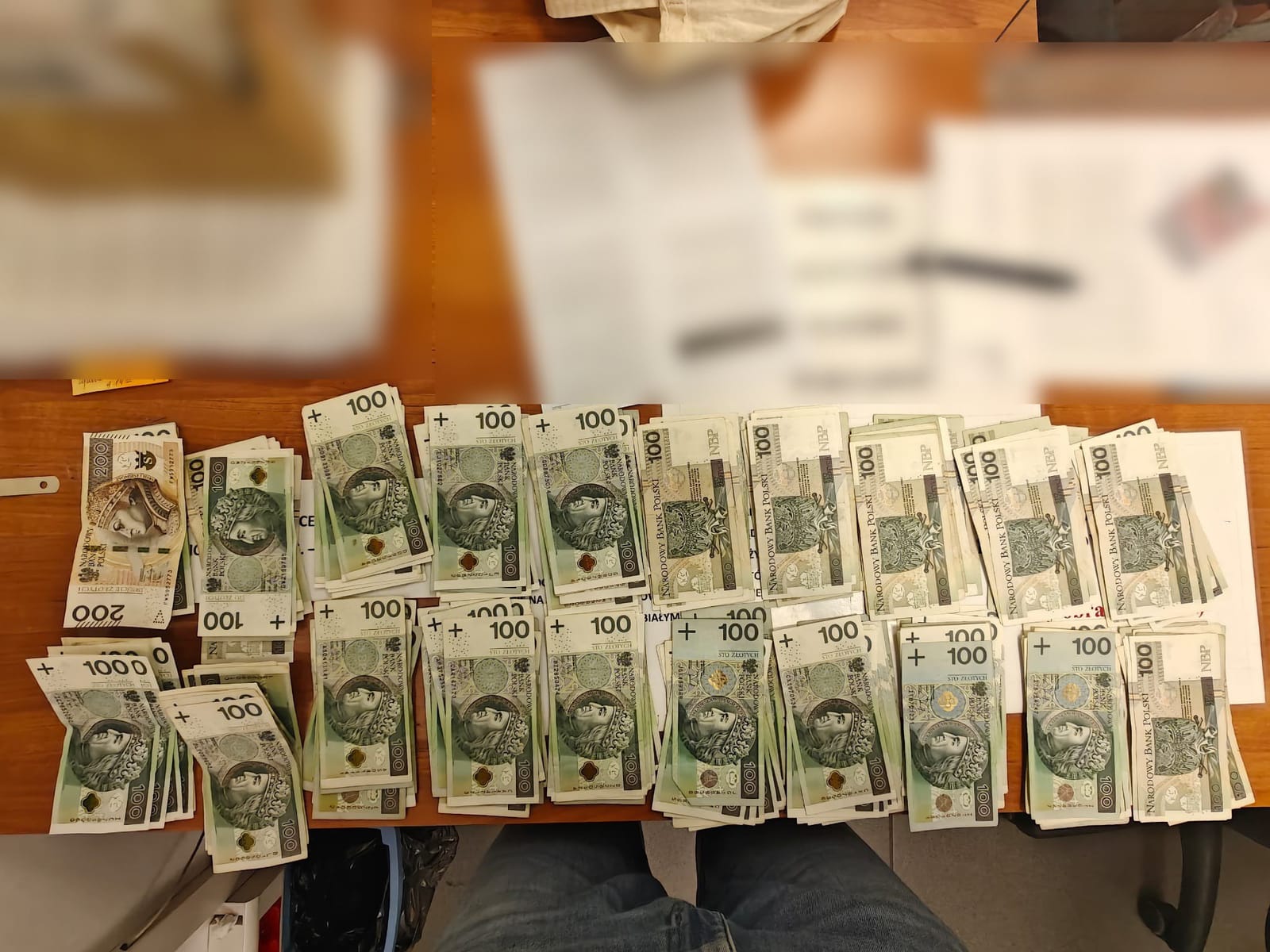 W torbie znalazła leki i blisko 20 tysięcy złotych. Właściciel codziennie wracał do baru i o nic nie pytał Zdjęcie główne wpisu