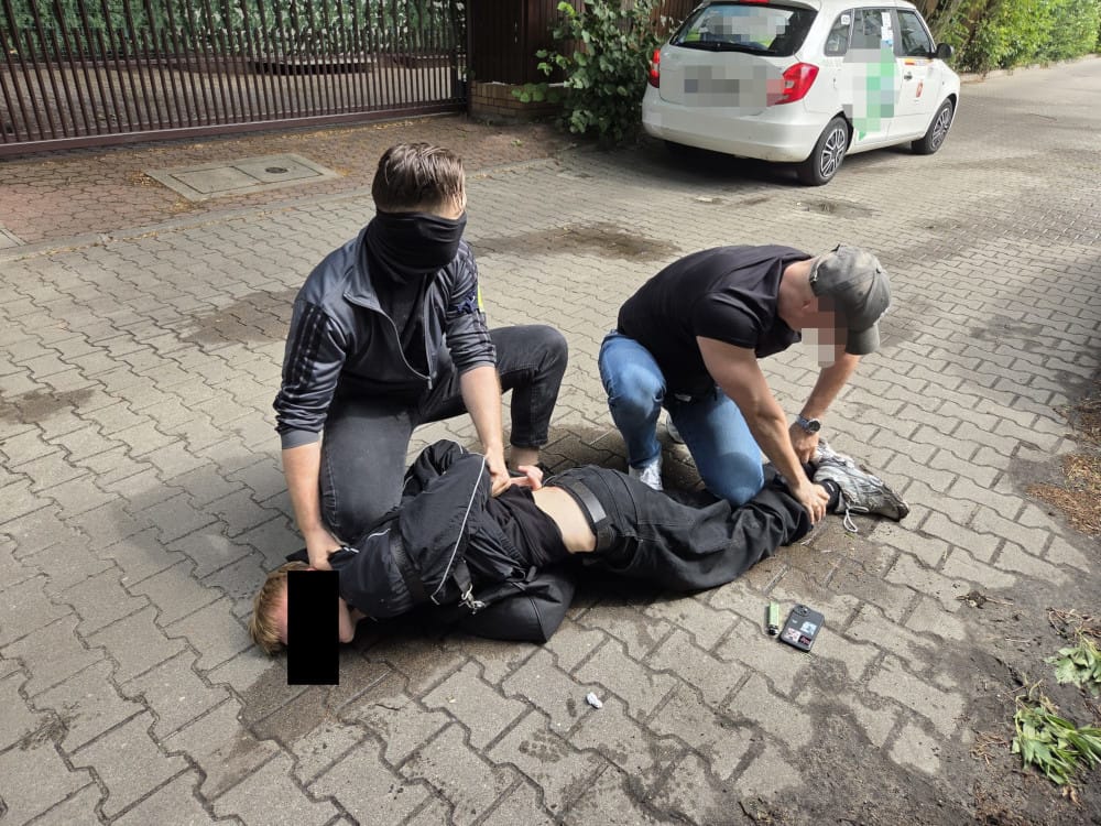 Policyjna zasadzka na 19-letniego obywatela Ukrainy, który przyszedł do seniora po 80 tys. zł Zdjęcie główne wpisu