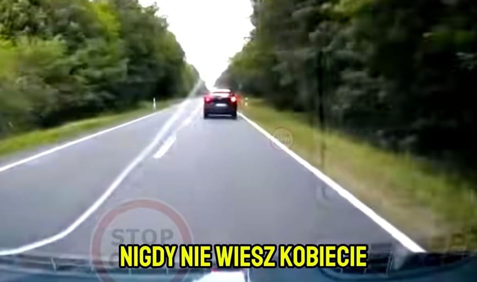 Kobiece „W prawo" doprowadziło do kolizji. Nagranie trafiło do sieci Zdjęcie główne wpisu