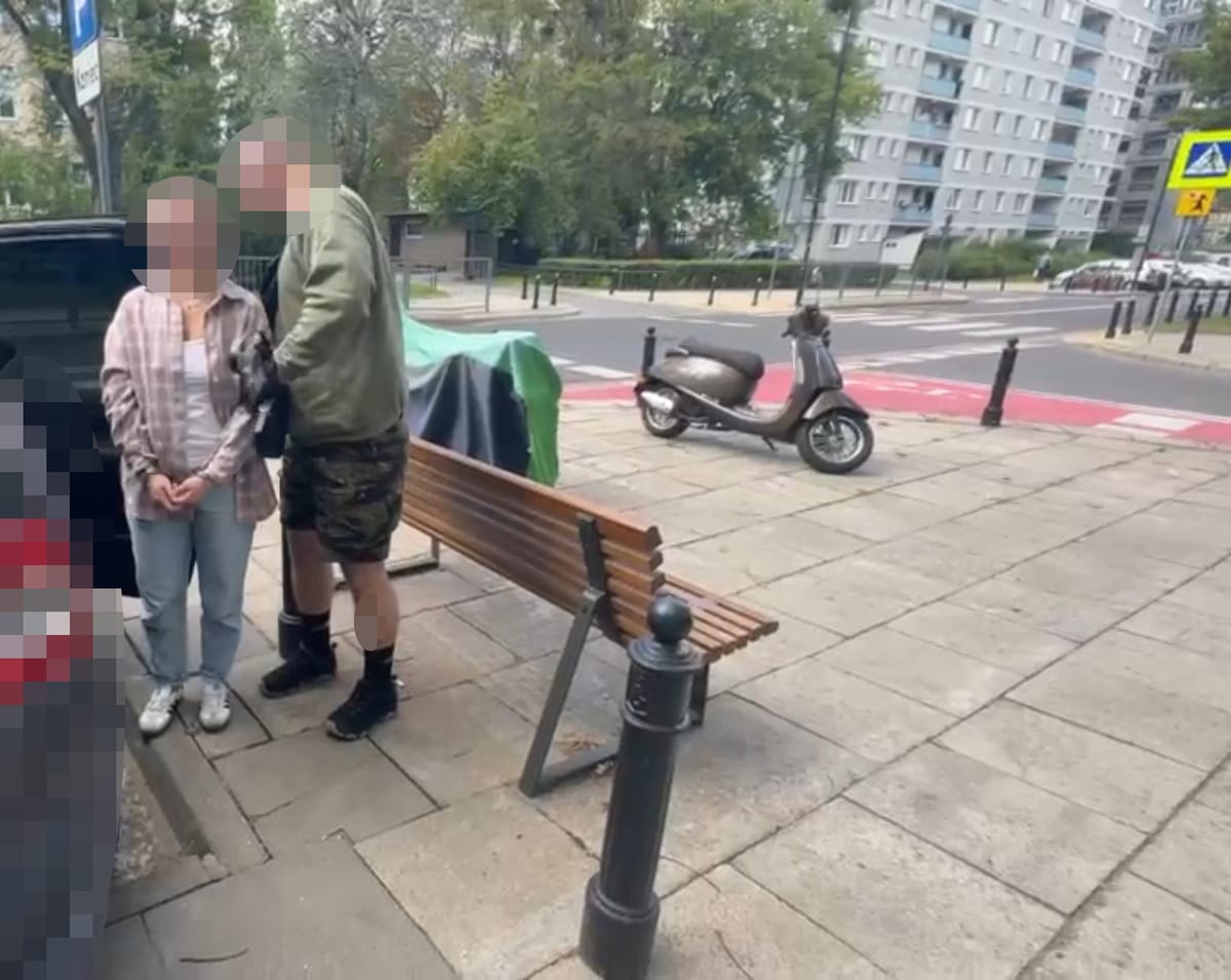 31-letnia Ukrainka okradła szatnię na siłowni w Warszawie, łup wysłała kurierem za granicę. Policjanci przechwycili paczkę Zdjęcie główne wpisu