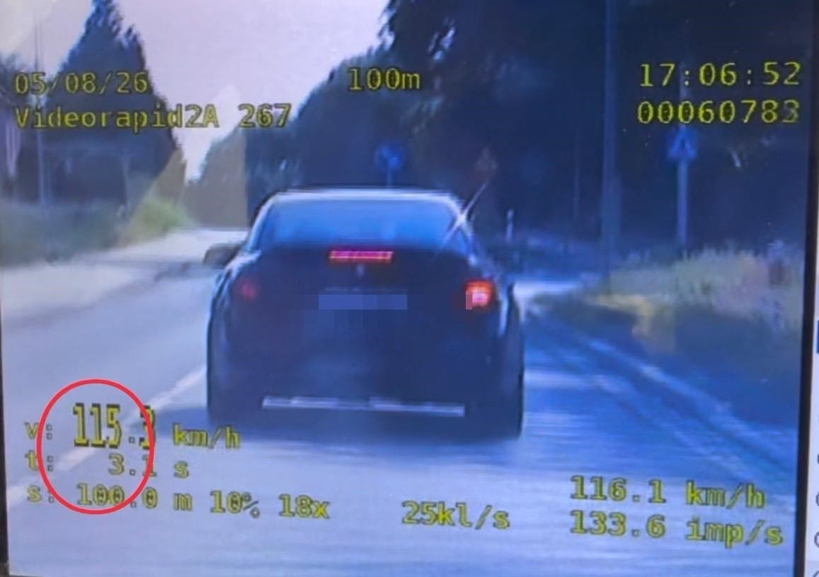 19-latka docisnęła do 115 km/h, żeby zaimponować „fajnym chłopakom" z BMW. Zamiast numeru telefonu dostała mandat na 2000 zł Zdjęcie główne wpisu