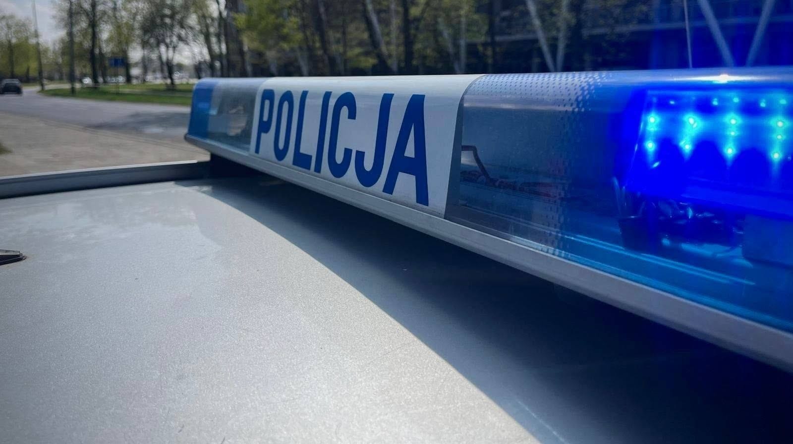 Kobieta z nożami wybiegła na klatkę i wyzywała Ukraińców. To ta sama ulica, gdzie w sobotę Ukrainiec ranił Polkę Zdjęcie główne wpisu