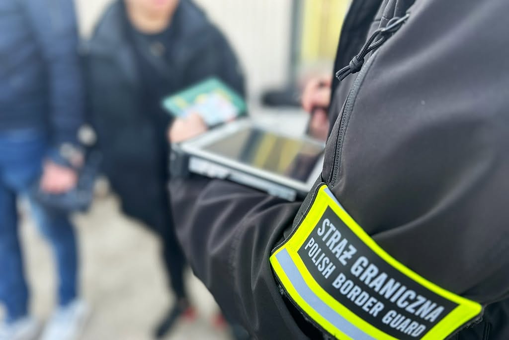 Przerobiła datę w dowodzie, żeby polecieć na wakacje do Turcji. Wpadka na Modlinie kosztowała ją 4 tysiące złotych Zdjęcie główne wpisu