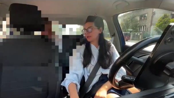 Skarbówka chciała wrobić kierowczynię Ubera w mandat? Nagranie z parkingu rozgrzało sieć Zdjęcie główne wpisu