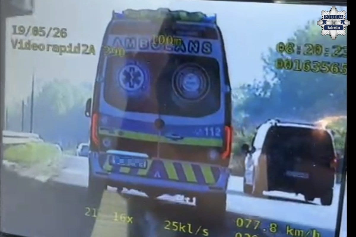 Kierowca ambulansu na podwójnym gazie. Policjanci nabrali podejrzeń po tym jak jechał Zdjęcie wpisu