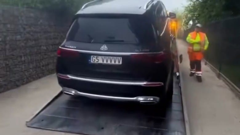 Maybach 20sty raz jedzie na lawecie do serwisu - poprzednio stał tam 4 miesiące. Właściciel pokazał, jak to wygląda Zdjęcie wpisu