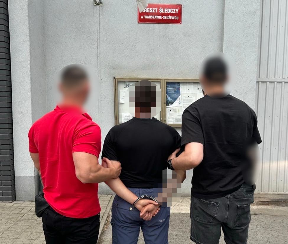 Policja zatrzymała dwóch obywateli Ukrainy, którzy wyłudzali BLIK-i. Najbliższe 3 miesiące spędzą za kratami Zdjęcie wpisu