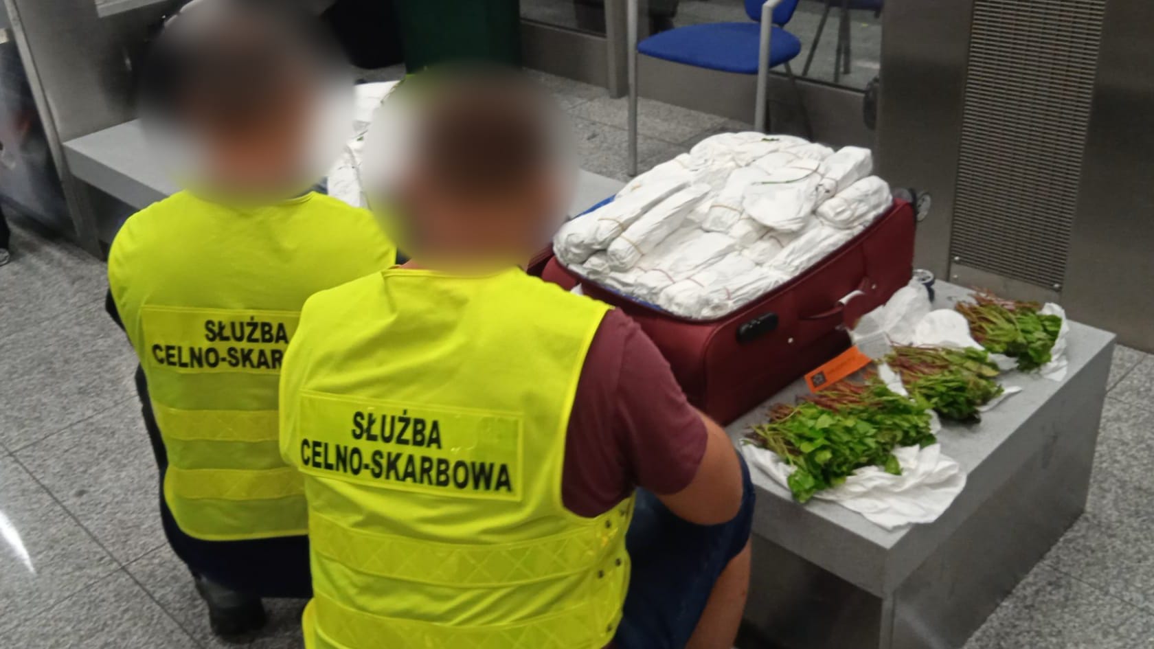 100 kg narkotyku w czterech walizkach. Dwie kobiety przyleciały z Tel Awiwu prosto w ręce celników Zdjęcie wpisu