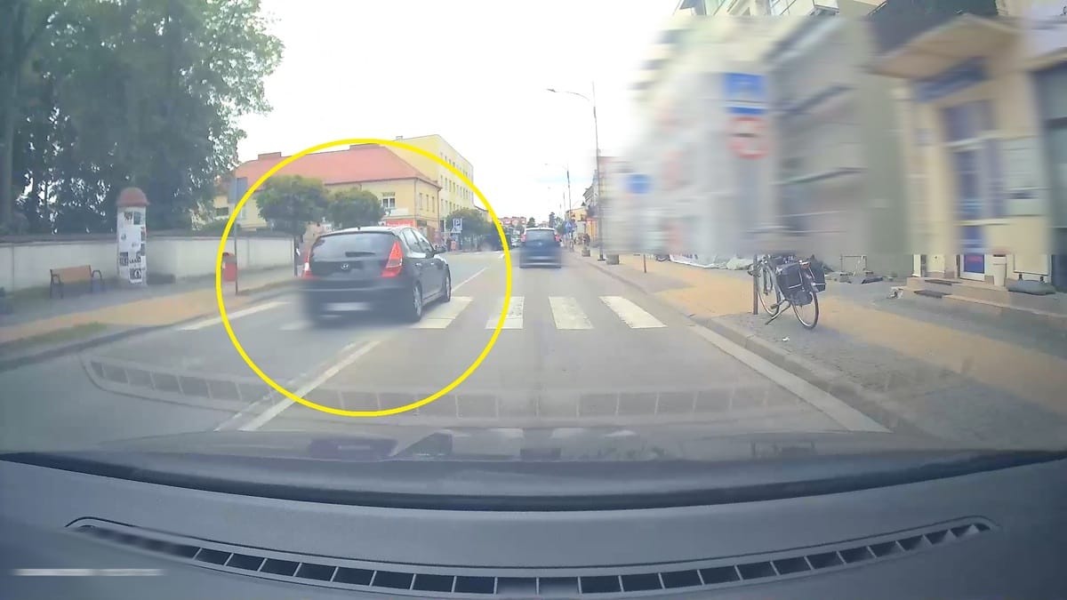31 punktów karny, 2500zł mandatu i utrata prawa jazdy które miał kilka miesięcy. Taką nagrodę zgarną 19-latek za ten popis. Zdjęcie wpisu