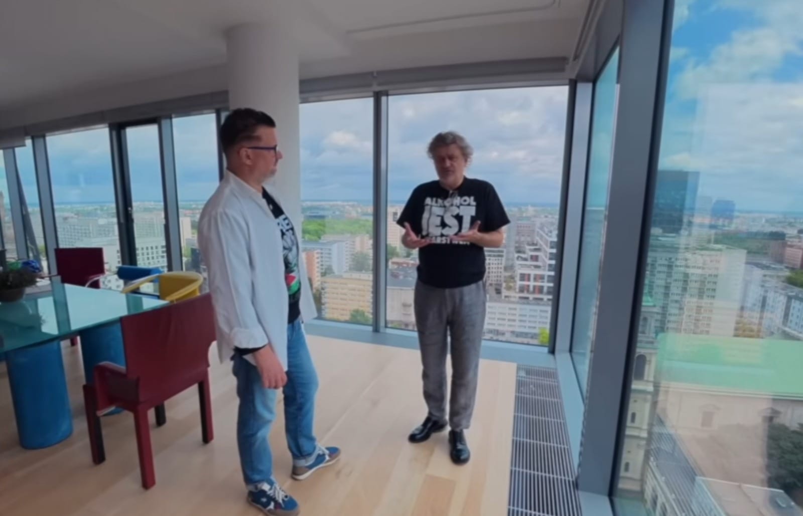 W nowym apartamencie Palikot zapowiada start czegoś większego niż Kanał Zero Zdjęcie wpisu