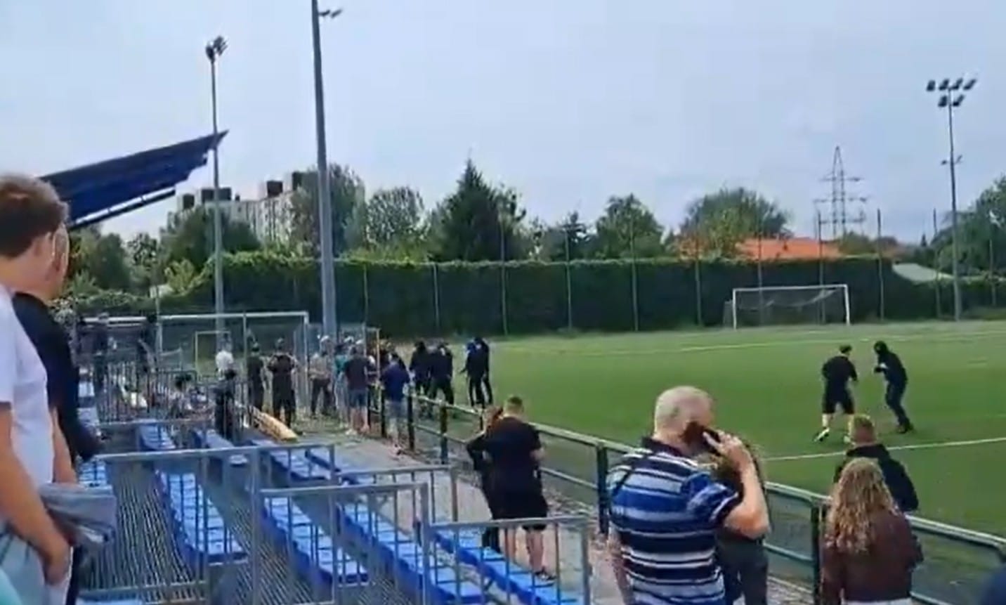 Nagranie z bójki na meczu nastolatków w Radomiu. Mecz trzeba było przerwać po 10 minutach Zdjęcie wpisu