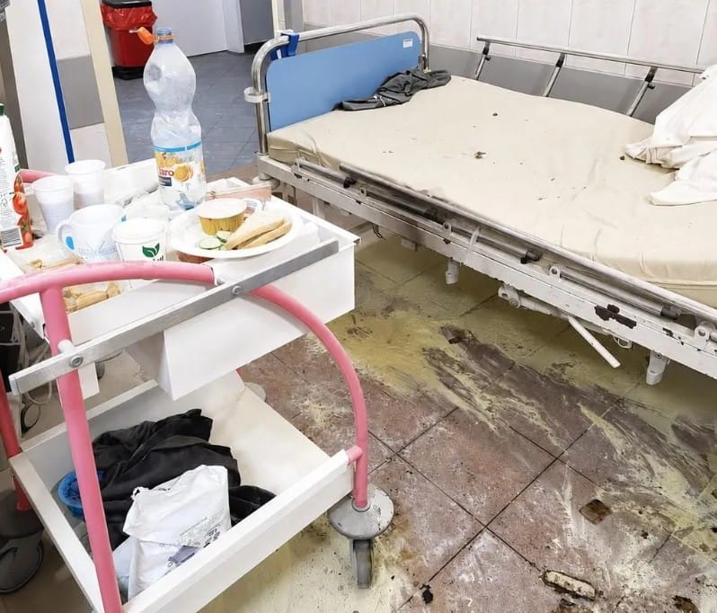 Rozpalił ognisko w szpitalu w Szczecinie. Chciał zrobić zasłonę dymną żeby z niego uciec Zdjęcie wpisu