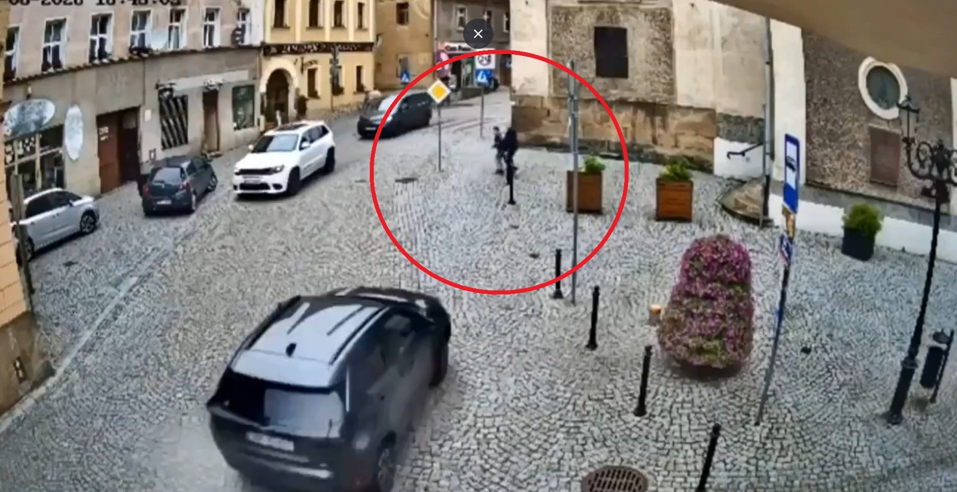 W sieci pojawiło się nagranie tragicznego wypadku w Bardzie. Zginął ojciec z 9-letnim synem Zdjęcie wpisu