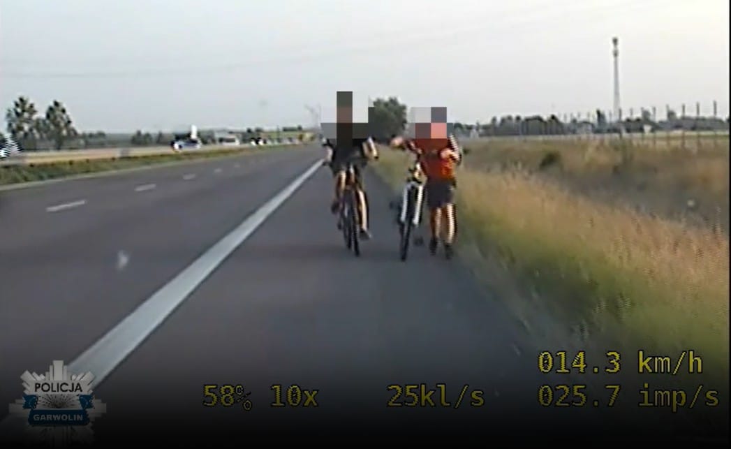 Młodzi obywatele Ukrainy wybrali się rowerami na przejażdżkę po ekspresówce. Jechali pod prąd w stronę Lublina Zdjęcie wpisu