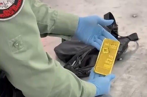 Ukryła pod ubraniem trzy sztabki złota za 1,5 mln zł. 46-letnia Ukrainka wpadła na granicy w Krościenku Zdjęcie wpisu