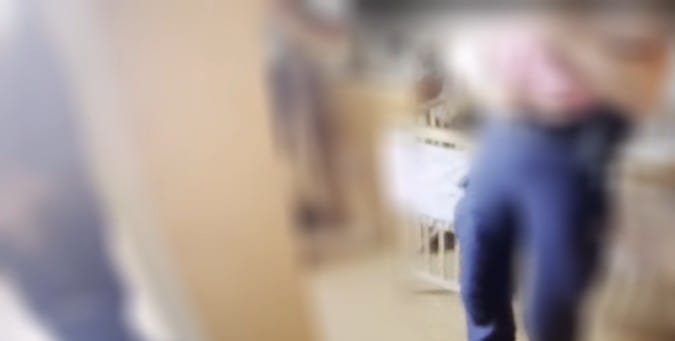 22-latka miała 2 promile, jej partner 1,5. Przybyła na miejsce policjantka zajęła się 4-miesięczną dziewczynką Zdjęcie wpisu