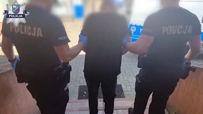 Ciało 25-latka w rzece wyglądało na utonięcie. Policjanci sprawdzili, z kim spędził ostatnie godziny, i zatrzymali jego własnego brata Zdjęcie wpisu