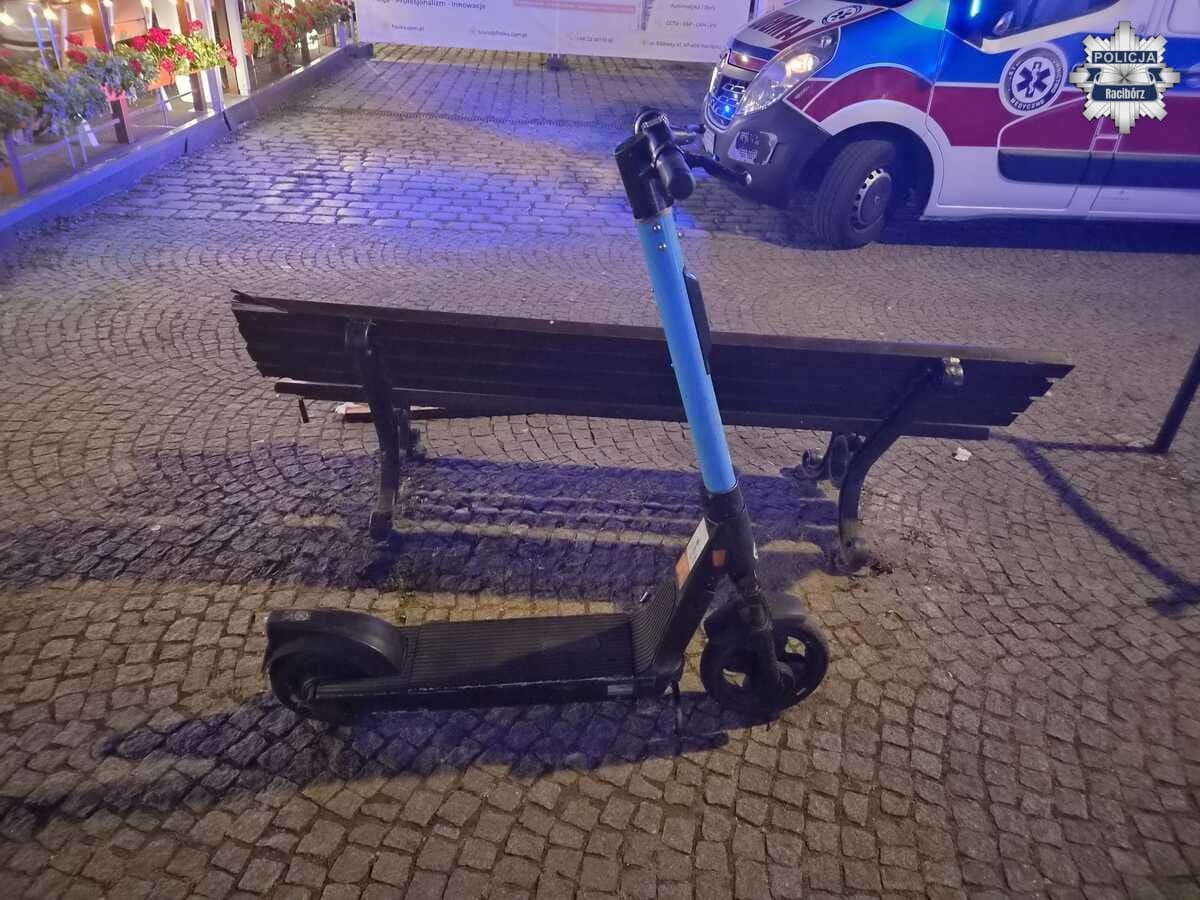 Pijany 26-latek wiózł nastolatkę na hulajnodze i wjechał w ławkę. Ranna 17-latka trafiła do szpitala Zdjęcie wpisu