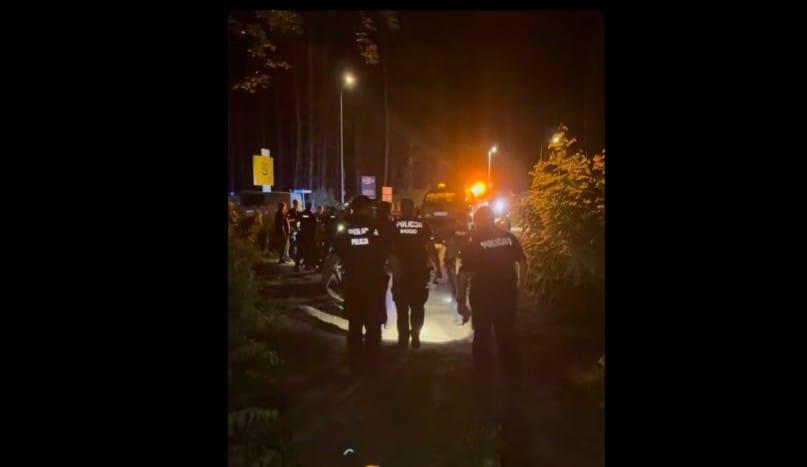 Zadzwonili na policję, że migranci ukradli im kluczyki. Wpadli, bo sami ich przemycali Zdjęcie wpisu