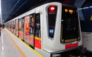 Deportacja zamiast kary grzywny. Zapadła decyzja odnośnie obcokrajowca, który sparaliżował metro w Warszawie Zdjęcie główne wpisu