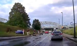 Nagranie tuż po tragicznym wypadku w Krakowie. Na tym odcinku kierowca Golfa miał jechać 70 km/h Zdjęcie główne wpisu