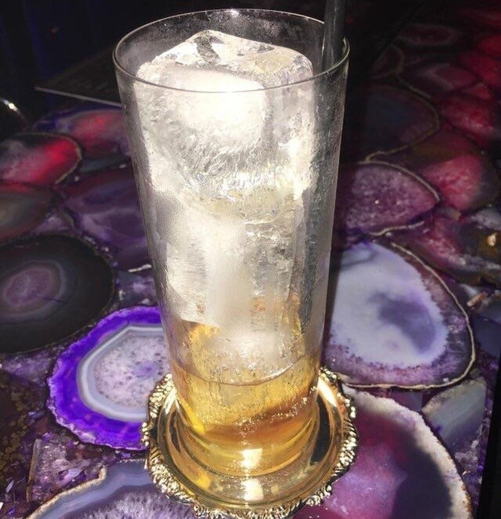 Zamówiłam dużego drinka, dostałam dużo lodu