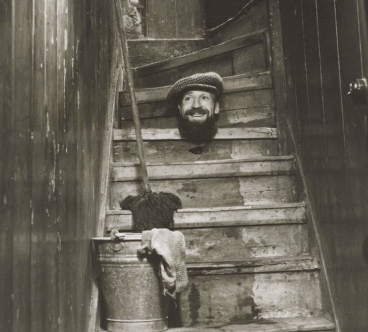 Na długo przed pojawieniem się Photoshopa, Angus McBean sporządzał takie fotografie.
