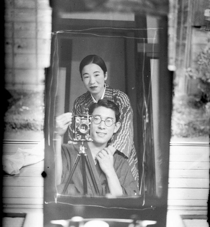 "Ten portret w lustrze został wykonany 100 lat temu w Japonii."