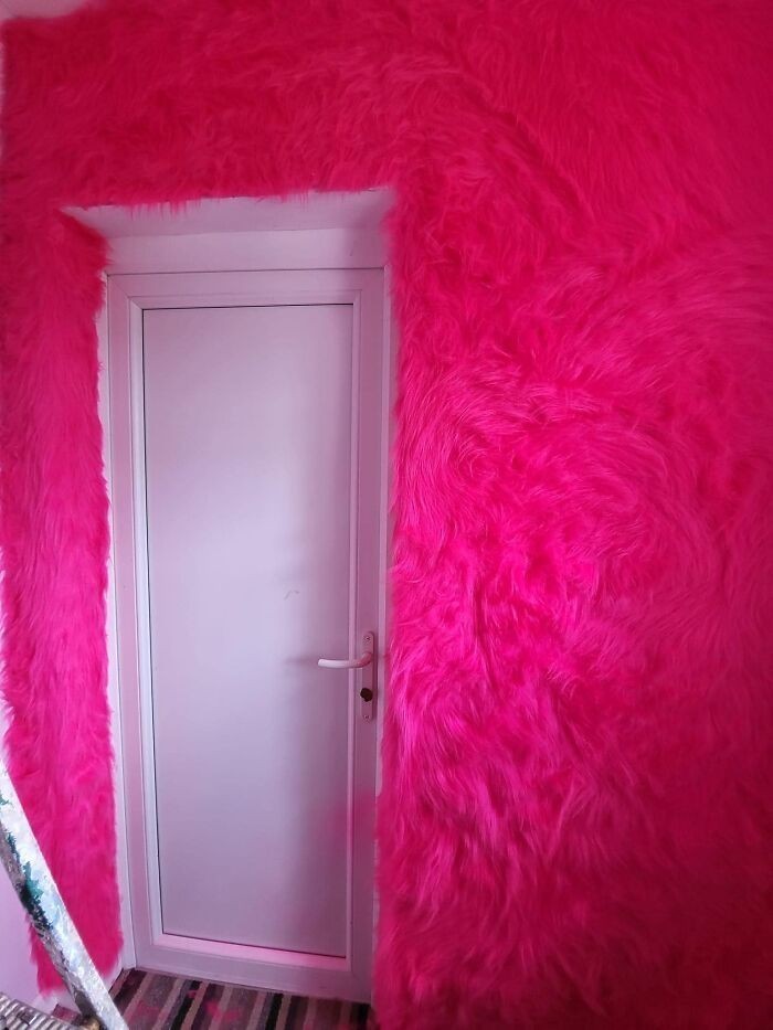 10. "To czyjś salon."