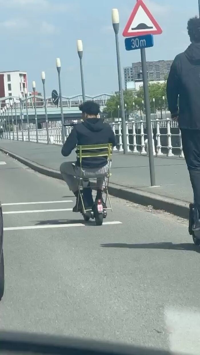 To nie skuter, to mobilne „posiedzę, ale dojadę”.