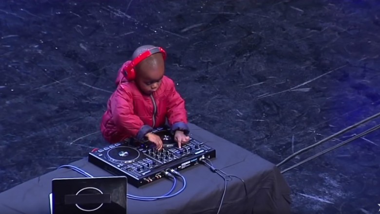 3 letni Dj podbija serca publiczności w światowym Mam Talent! Dzieciak ma poczucie rytmu! 