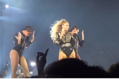 Beyonce przerwała dla niego swój koncert! Po chwili jedna z tancerek zaczyna krzyczeć z zachwytu! 