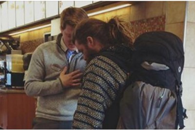 Bezdomny prosi w restauracji o resztki jedzenia! Odpowiedź kierownika zaskoczyła wszystkich gości! 