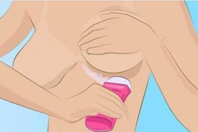 Byłam zdziwiona, że wciera antyperspirant pod biustem! Gdy to przeczytałam od razu zaczęłam stosować! 