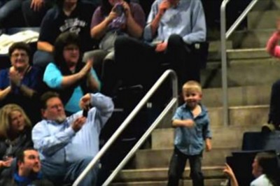 Chłopiec zaczął tańczyć na koncercie! 15 sekund później cała widownia podziwiała jego występ!