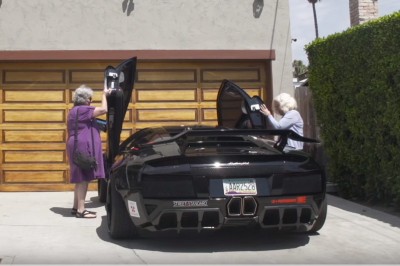 Dwie babcie, jedno Lamborghini! Czyli kozacki przejazd staruszek po mieście!