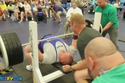 Facet z zespołem Downa wyciskający prawie 200 kilo!