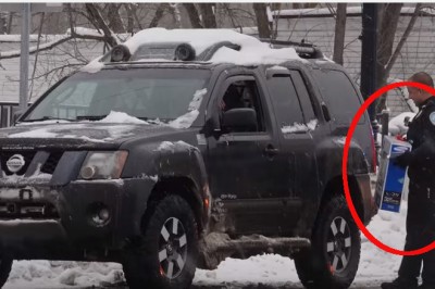 Gdy policjant zatrzymywał ich do kontroli byli wściekli! Zobacz teraz co wręczał im zamiast mandatów!