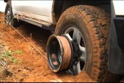 Genialna w swojej prostocie! Wyciągarka montowana na felgę uratuje z największej opresji!