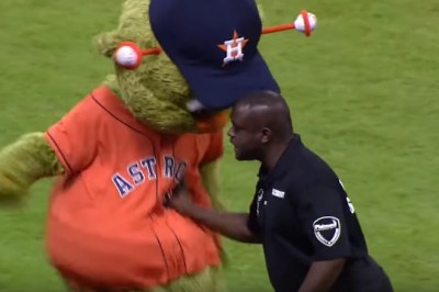 Klubowa maskotka rzuca taneczne wyzwanie ochroniarzowi! Takiej reakcji nikt się nie spodziewał!